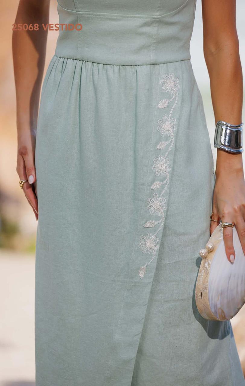 VESTIDO COM BORDADO NO TRANSPASSE 25068