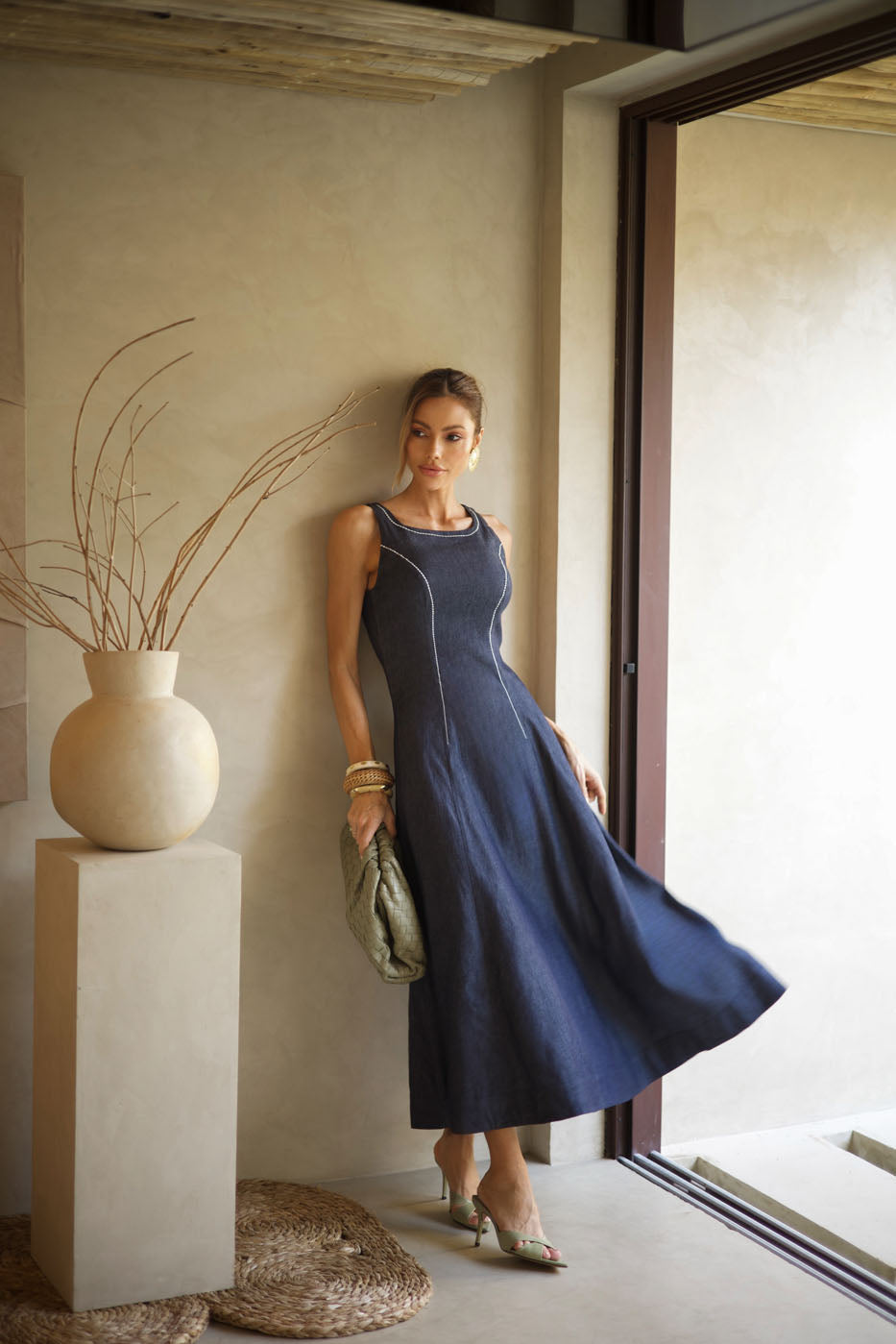 VESTIDO RECORTES BORDADO 26587