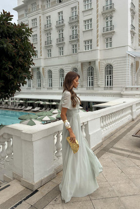 VESTIDO C/ CAPA E FENDA 25883