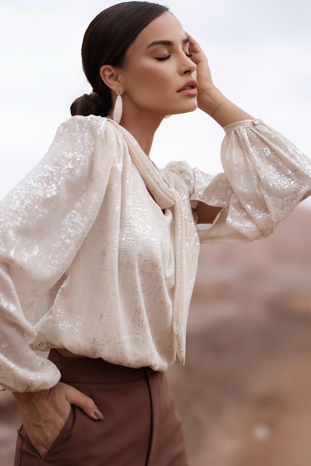BLUSA COM FAIXA NO DECOTE- 25097
