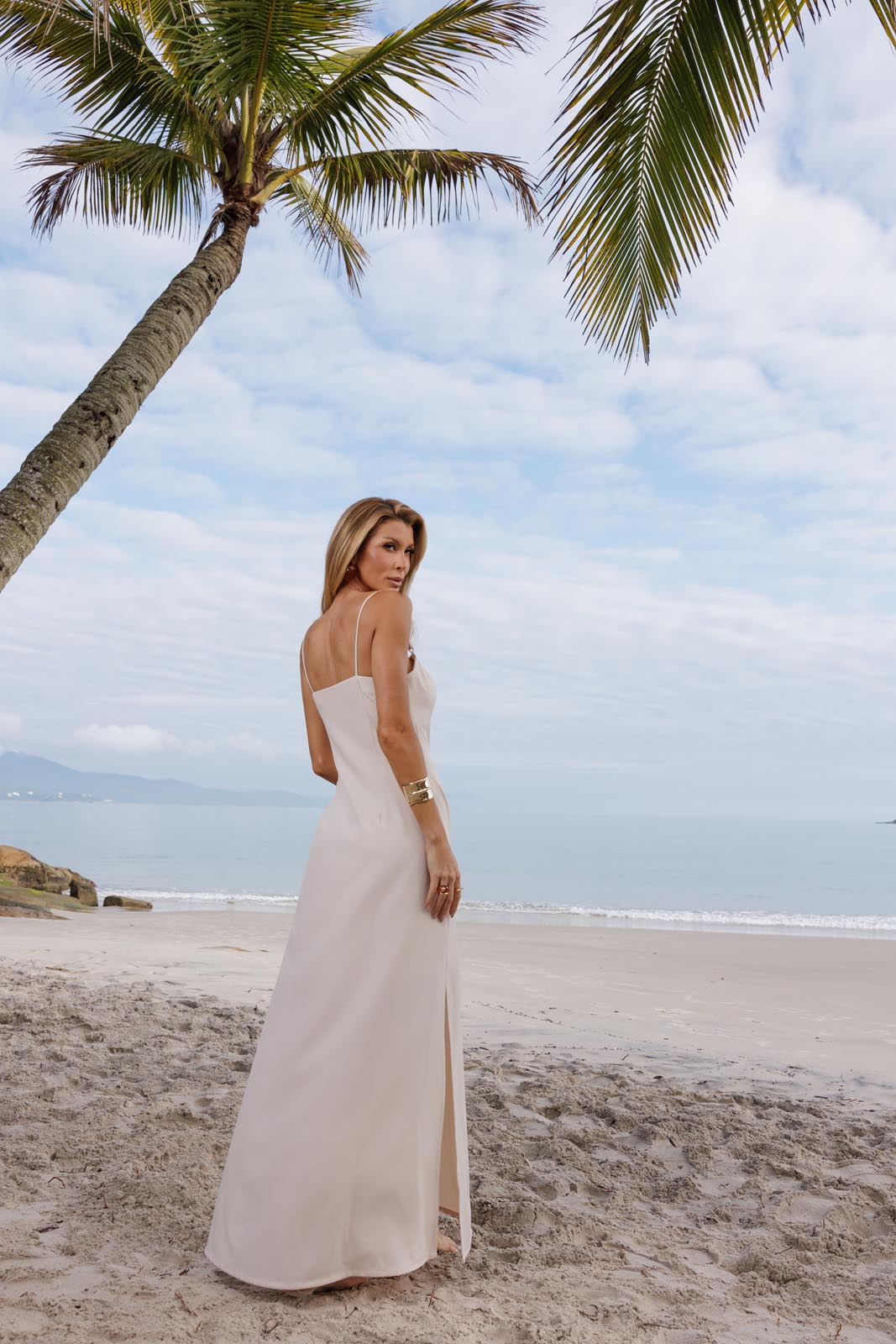 VESTIDO BORDADO LATERAL 25896