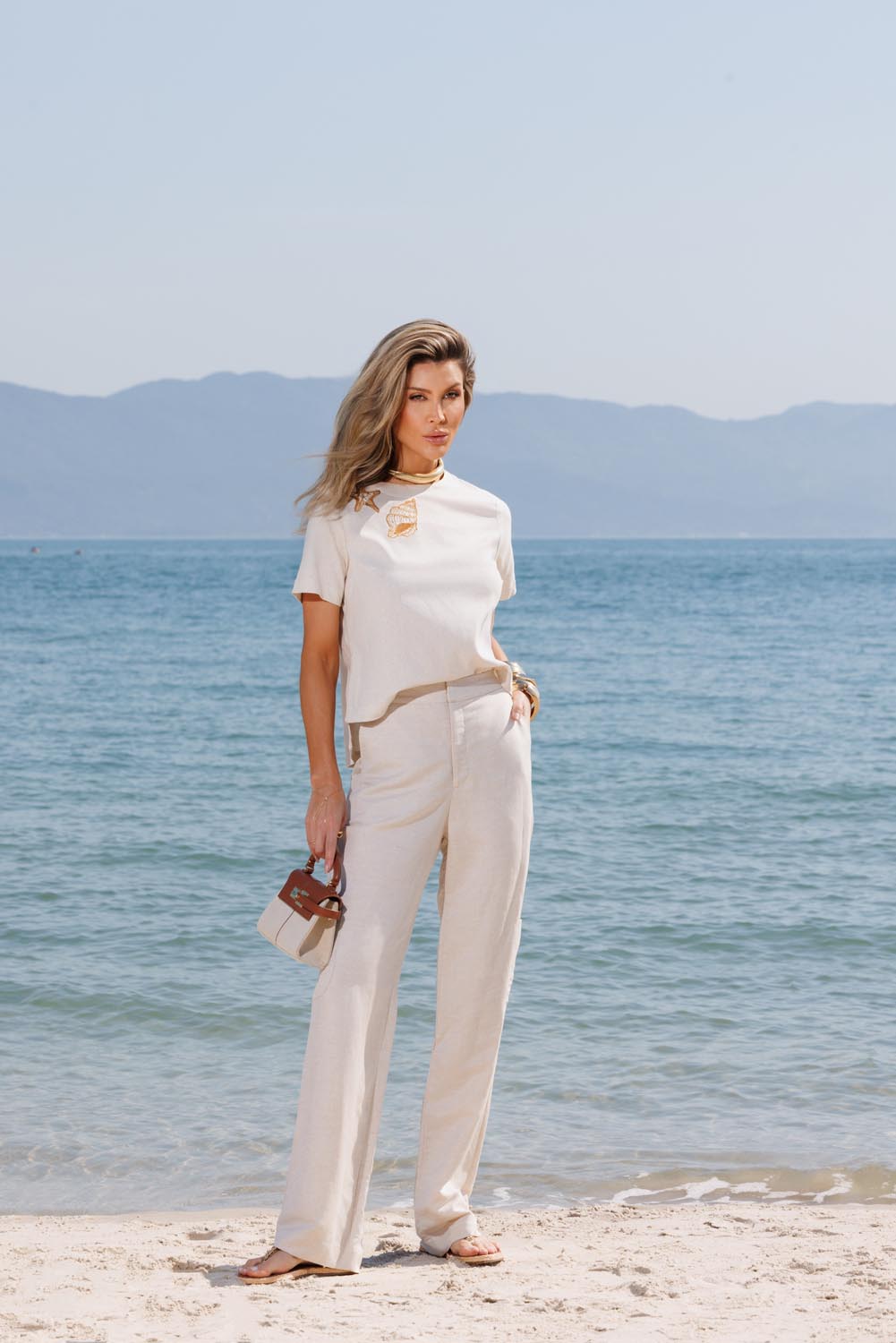 BLUSA CLASSICA COM BORDADO - 25558