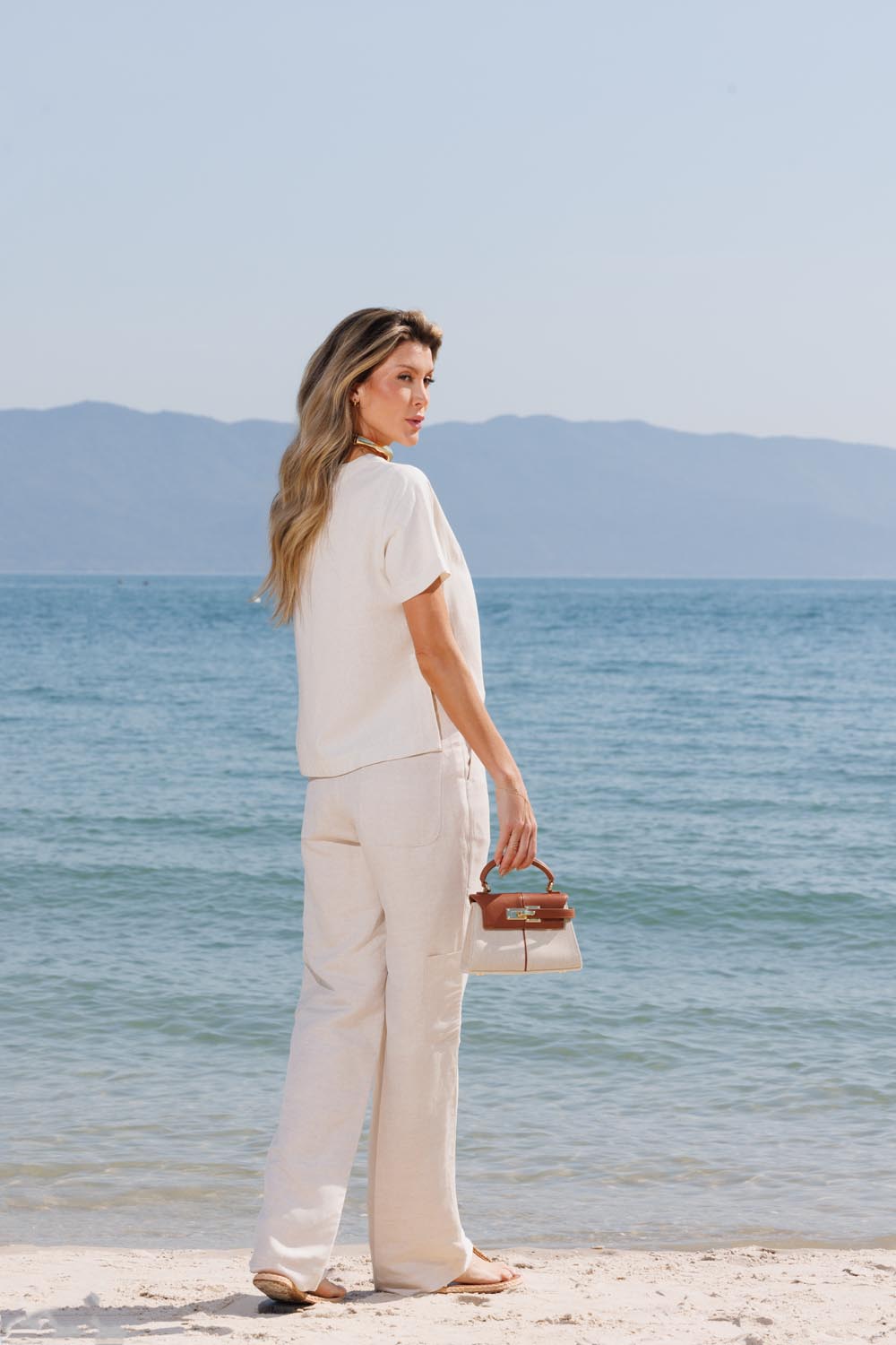 BLUSA CLASSICA COM BORDADO - 25558