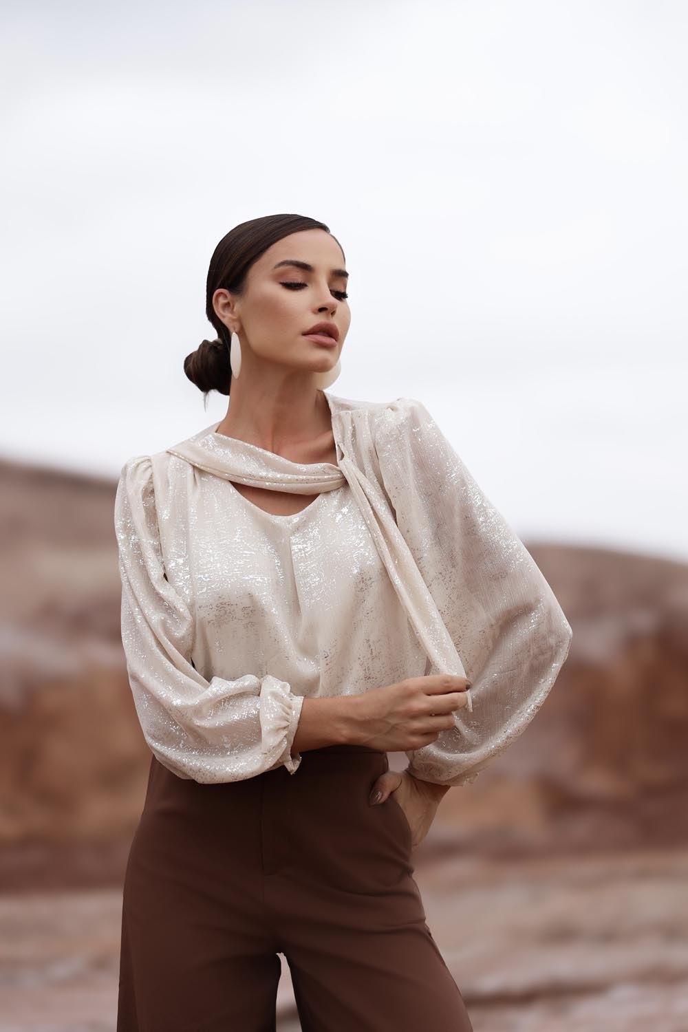 BLUSA COM FAIXA NO DECOTE- 25097