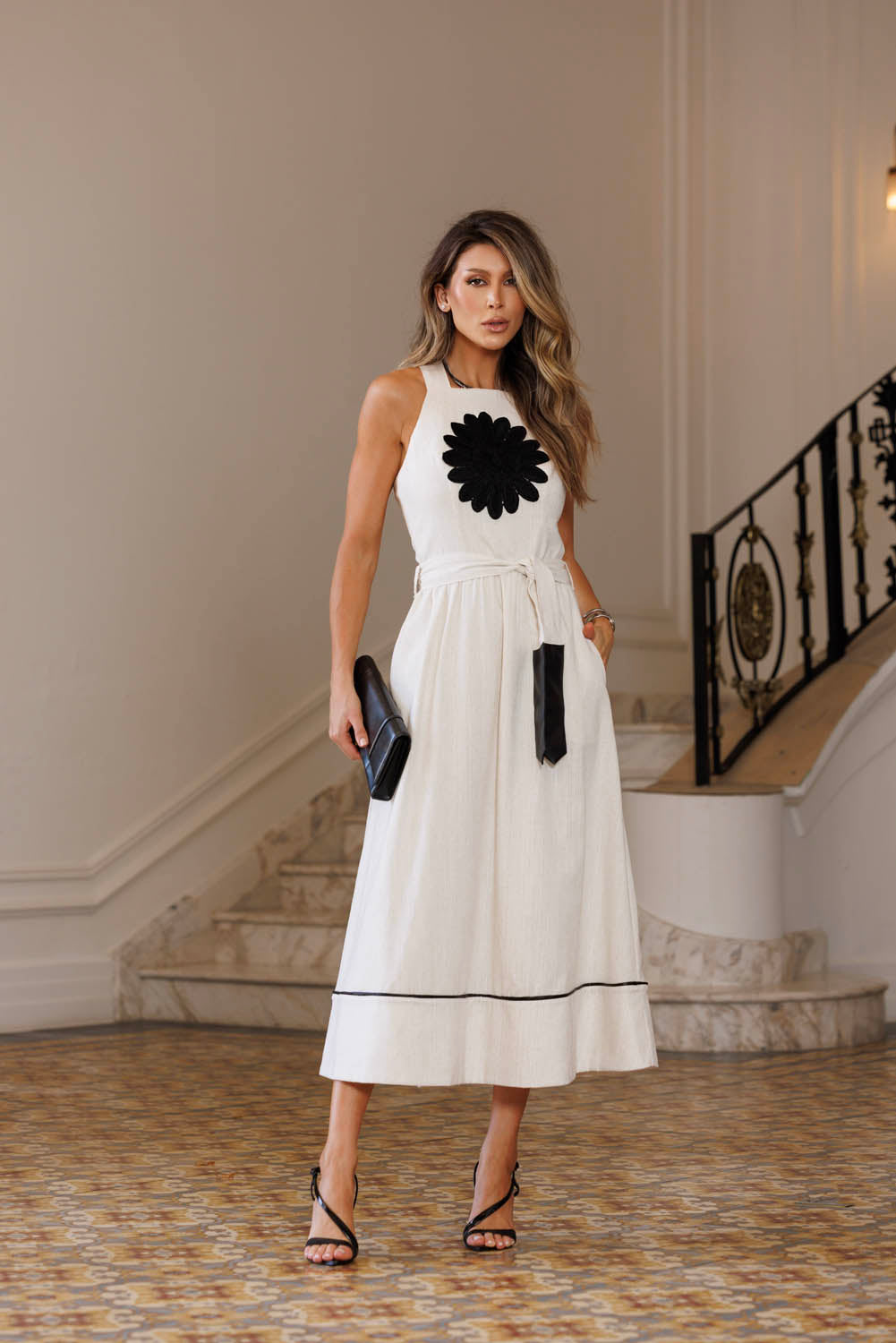 VESTIDO COM APLIQUE DE LINHO- 25266